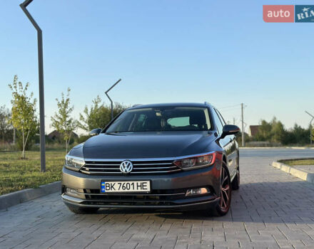 Серый Фольксваген Пассат, объемом двигателя 2 л и пробегом 220 тыс. км за 17999 $, фото 2 на Automoto.ua