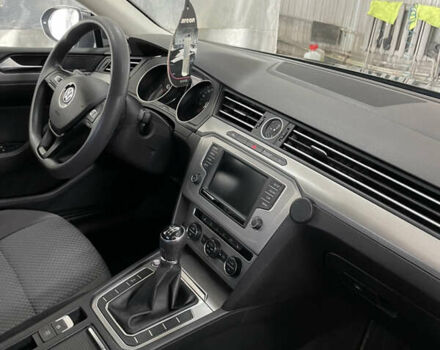 Серый Фольксваген Пассат, объемом двигателя 1.6 л и пробегом 240 тыс. км за 14900 $, фото 10 на Automoto.ua