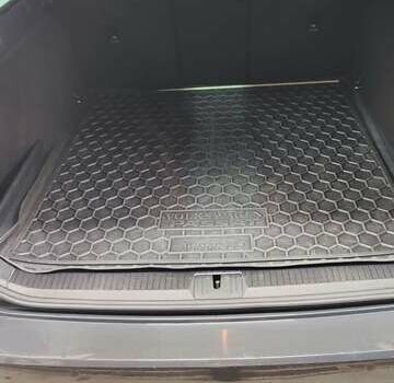 Серый Фольксваген Пассат, объемом двигателя 1.97 л и пробегом 258 тыс. км за 14200 $, фото 4 на Automoto.ua