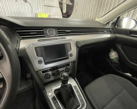 Серый Фольксваген Пассат, объемом двигателя 1.6 л и пробегом 240 тыс. км за 14900 $, фото 17 на Automoto.ua