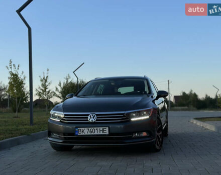 Серый Фольксваген Пассат, объемом двигателя 2 л и пробегом 220 тыс. км за 17999 $, фото 1 на Automoto.ua