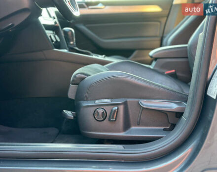 Серый Фольксваген Пассат, объемом двигателя 2 л и пробегом 220 тыс. км за 17999 $, фото 21 на Automoto.ua