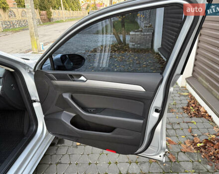 Серый Фольксваген Пассат, объемом двигателя 1.6 л и пробегом 237 тыс. км за 12800 $, фото 18 на Automoto.ua