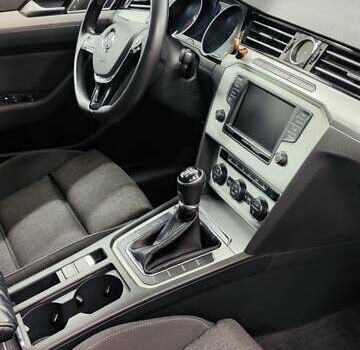 Серый Фольксваген Пассат, объемом двигателя 1.97 л и пробегом 258 тыс. км за 14200 $, фото 5 на Automoto.ua