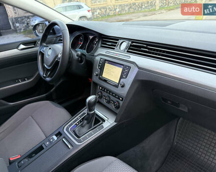 Серый Фольксваген Пассат, объемом двигателя 1.6 л и пробегом 237 тыс. км за 12800 $, фото 20 на Automoto.ua