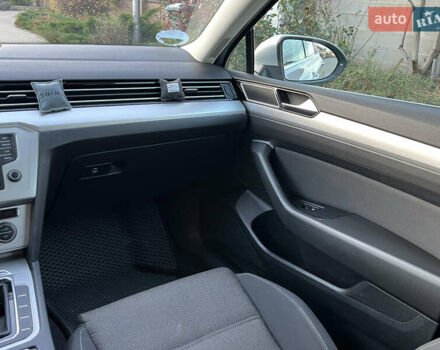 Серый Фольксваген Пассат, объемом двигателя 1.6 л и пробегом 262 тыс. км за 11800 $, фото 26 на Automoto.ua