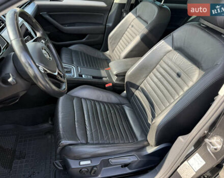 Серый Фольксваген Пассат, объемом двигателя 1.6 л и пробегом 251 тыс. км за 15499 $, фото 25 на Automoto.ua