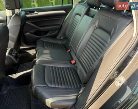 Серый Фольксваген Пассат, объемом двигателя 1.6 л и пробегом 251 тыс. км за 15499 $, фото 32 на Automoto.ua