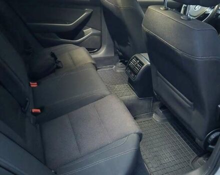 Серый Фольксваген Пассат, объемом двигателя 1.6 л и пробегом 249 тыс. км за 13499 $, фото 28 на Automoto.ua