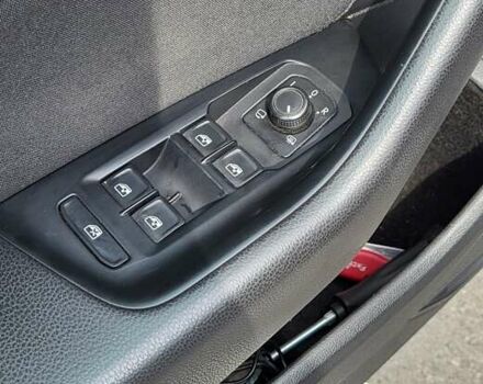 Серый Фольксваген Пассат, объемом двигателя 1.97 л и пробегом 265 тыс. км за 13500 $, фото 16 на Automoto.ua