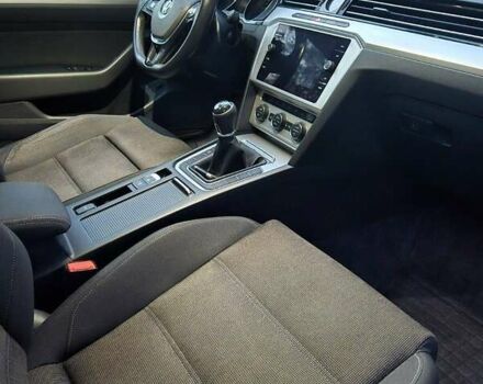 Серый Фольксваген Пассат, объемом двигателя 1.6 л и пробегом 249 тыс. км за 13499 $, фото 27 на Automoto.ua