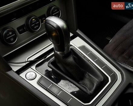 Фольксваген Пассат 2017 в Киеве на Automoto.ua Серый Фольксваген Пассат, объемом двигателя 2 л и пробегом 282 тыс. км за 13790 $, фото 17 на Automoto.ua