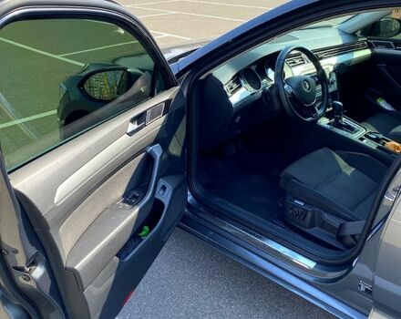 Серый Фольксваген Пассат, объемом двигателя 1.6 л и пробегом 297 тыс. км за 14190 $, фото 5 на Automoto.ua