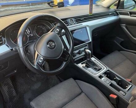 Фольксваген Пассат 2017 в Ивано-Франковске на Automoto.ua Серый Фольксваген Пассат, объемом двигателя 1.97 л и пробегом 300 тыс. км за 13300 $, фото 2 на Automoto.ua