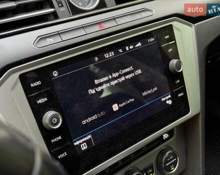 Фольксваген Пассат 2017 в Киеве на Automoto.ua Серый Фольксваген Пассат, объемом двигателя 2 л и пробегом 282 тыс. км за 13790 $, фото 19 на Automoto.ua