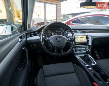 Сірий Фольксваген Пассат, об'ємом двигуна 1.6 л та пробігом 205 тис. км за 13600 $, фото 18 на Automoto.ua