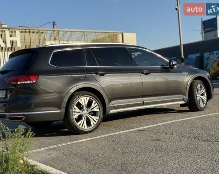 Фольксваген Пассат 2018 в Киеве на Automoto.ua Серый Фольксваген Пассат, объемом двигателя 1.97 л и пробегом 287 тыс. км за 19300 $, фото 7 на Automoto.ua