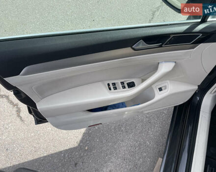 Сірий Фольксваген Пассат, об'ємом двигуна 2 л та пробігом 197 тис. км за 15999 $, фото 36 на Automoto.ua