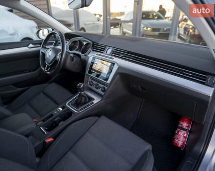 Сірий Фольксваген Пассат, об'ємом двигуна 1.6 л та пробігом 205 тис. км за 13600 $, фото 30 на Automoto.ua