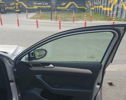 Серый Фольксваген Пассат, объемом двигателя 1.98 л и пробегом 296 тыс. км за 16000 $, фото 9 на Automoto.ua