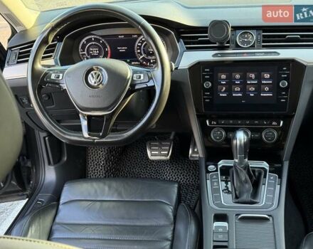 Фольксваген Пассат 2018 в Киеве на Automoto.ua Серый Фольксваген Пассат, объемом двигателя 1.97 л и пробегом 287 тыс. км за 19300 $, фото 21 на Automoto.ua