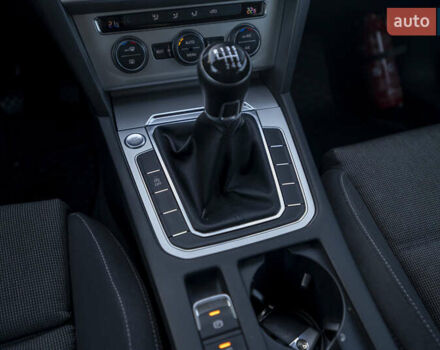 Сірий Фольксваген Пассат, об'ємом двигуна 1.6 л та пробігом 205 тис. км за 13600 $, фото 22 на Automoto.ua