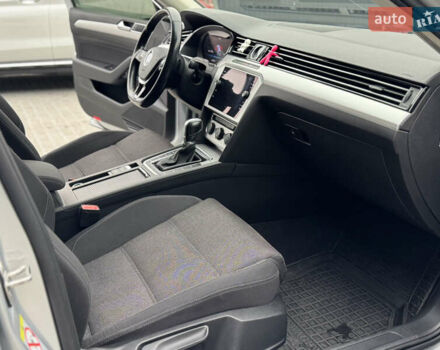 Сірий Фольксваген Пассат, об'ємом двигуна 2 л та пробігом 281 тис. км за 17500 $, фото 35 на Automoto.ua