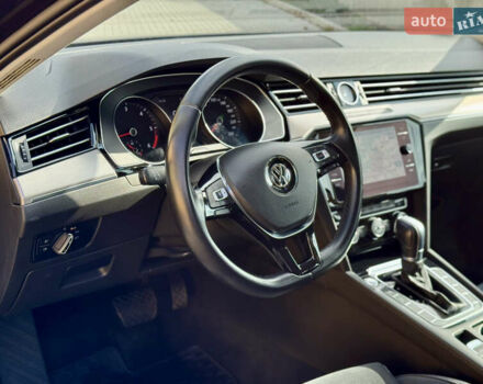 Фольксваген Пассат 2019 в Ужгороде на Automoto.ua Серый Фольксваген Пассат, объемом двигателя 1.97 л и пробегом 243 тыс. км за 18300 $, фото 24 на Automoto.ua