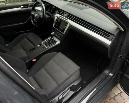 Серый Фольксваген Пассат, объемом двигателя 1.6 л и пробегом 214 тыс. км за 18300 $, фото 4 на Automoto.ua