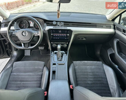Сірий Фольксваген Пассат, об'ємом двигуна 1.6 л та пробігом 281 тис. км за 15999 $, фото 11 на Automoto.ua