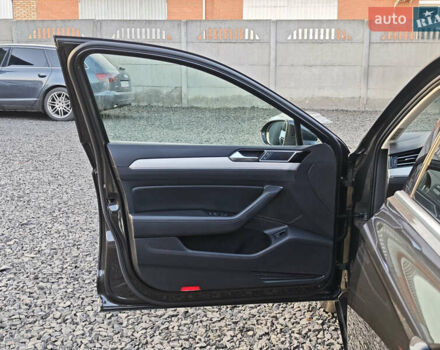 Сірий Фольксваген Пассат, об'ємом двигуна 2 л та пробігом 196 тис. км за 20999 $, фото 18 на Automoto.ua