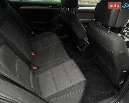 Серый Фольксваген Пассат, объемом двигателя 1.6 л и пробегом 214 тыс. км за 18300 $, фото 2 на Automoto.ua