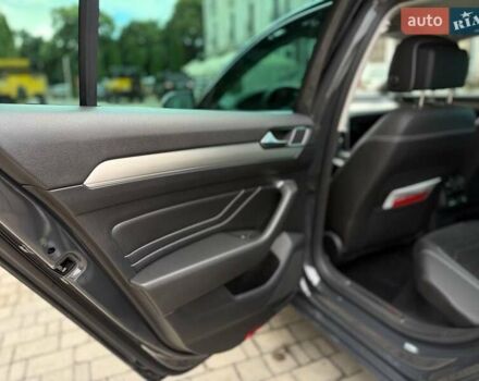 Фольксваген Пассат 2020 в Ужгороде на Automoto.ua Серый Фольксваген Пассат, объемом двигателя 1.97 л и пробегом 190 тыс. км за 20999 $, фото 17 на Automoto.ua