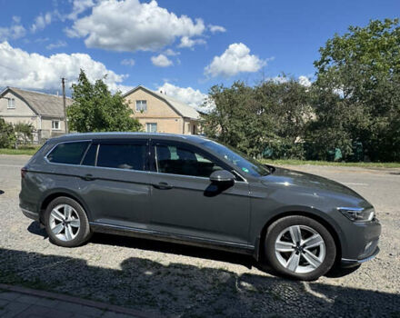 Серый Фольксваген Пассат, объемом двигателя 1.97 л и пробегом 185 тыс. км за 28000 $, фото 3 на Automoto.ua