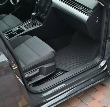 Серый Фольксваген Пассат, объемом двигателя 1.97 л и пробегом 208 тыс. км за 23000 $, фото 16 на Automoto.ua