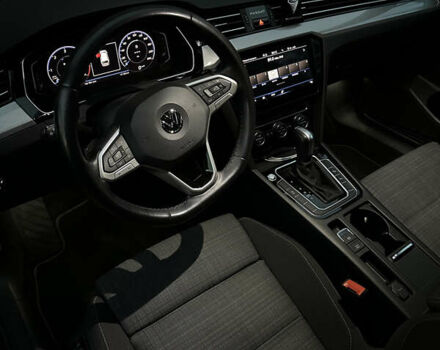 Серый Фольксваген Пассат, объемом двигателя 1.97 л и пробегом 170 тыс. км за 22200 $, фото 25 на Automoto.ua