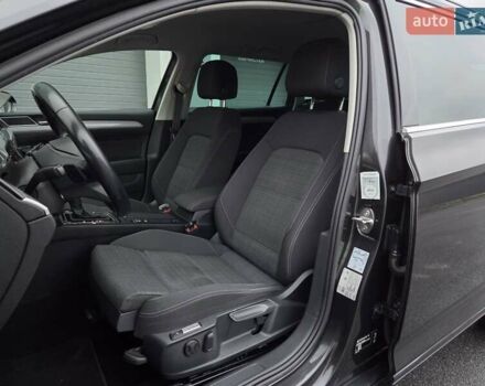 Сірий Фольксваген Пассат, об'ємом двигуна 2 л та пробігом 179 тис. км за 22990 $, фото 115 на Automoto.ua