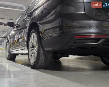 Сірий Фольксваген Пассат, об'ємом двигуна 2 л та пробігом 179 тис. км за 22990 $, фото 43 на Automoto.ua