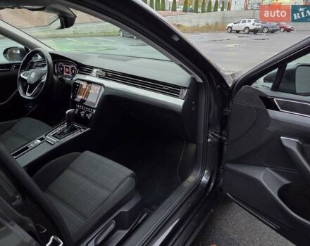 Сірий Фольксваген Пассат, об'ємом двигуна 2 л та пробігом 179 тис. км за 22990 $, фото 145 на Automoto.ua