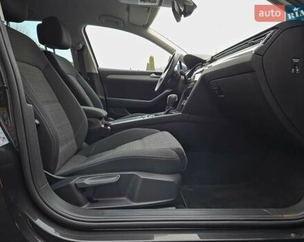 Сірий Фольксваген Пассат, об'ємом двигуна 2 л та пробігом 179 тис. км за 22990 $, фото 141 на Automoto.ua