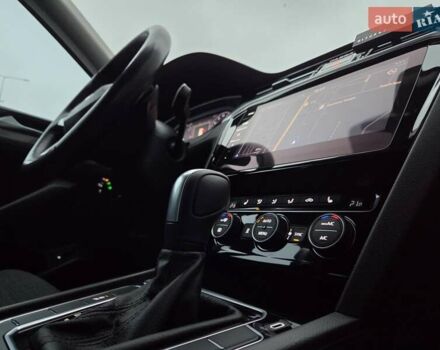 Сірий Фольксваген Пассат, об'ємом двигуна 2 л та пробігом 179 тис. км за 22990 $, фото 139 на Automoto.ua