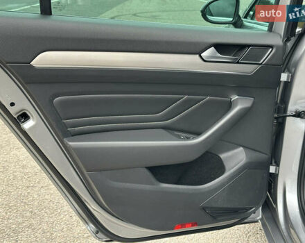 Серый Фольксваген Пассат, объемом двигателя 2 л и пробегом 181 тыс. км за 26699 $, фото 66 на Automoto.ua