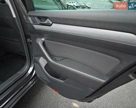 Сірий Фольксваген Пассат, об'ємом двигуна 2 л та пробігом 179 тис. км за 22990 $, фото 149 на Automoto.ua