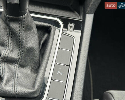 Серый Фольксваген Пассат, объемом двигателя 2 л и пробегом 181 тыс. км за 26699 $, фото 108 на Automoto.ua