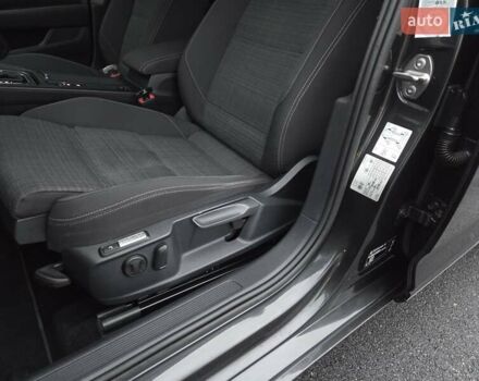 Сірий Фольксваген Пассат, об'ємом двигуна 2 л та пробігом 179 тис. км за 22990 $, фото 113 на Automoto.ua