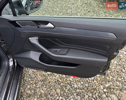 Серый Фольксваген Пассат, объемом двигателя 1.97 л и пробегом 179 тыс. км за 29999 $, фото 28 на Automoto.ua