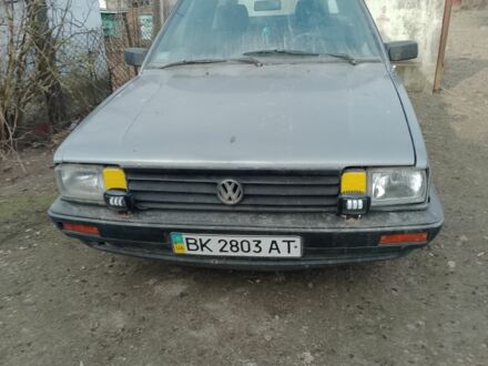 Фольксваген Пассат 1988 в Ровно на Automoto.ua Серый Фольксваген Пассат, объемом двигателя 1.6 л и пробегом 300 тыс. км за 550 $, фото 1 на Automoto.ua