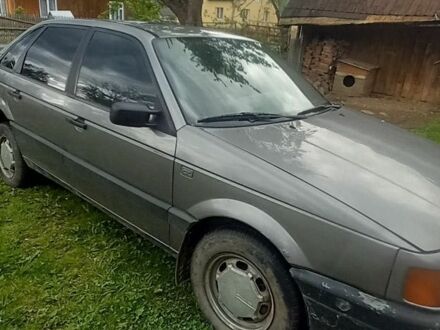 Фольксваген Пассат 1989 в Долине на Automoto.ua Серый Фольксваген Пассат, объемом двигателя 1.8 л и пробегом 200 тыс. км за 1400 $, фото 1 на Automoto.ua