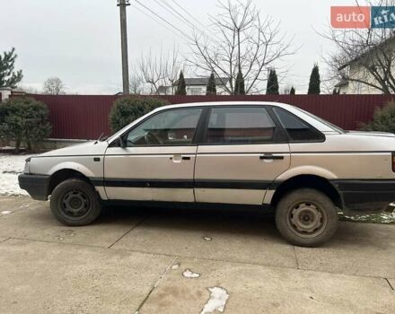 Серый Фольксваген Пассат, объемом двигателя 1.6 л и пробегом 300 тыс. км за 700 $, фото 1 на Automoto.ua