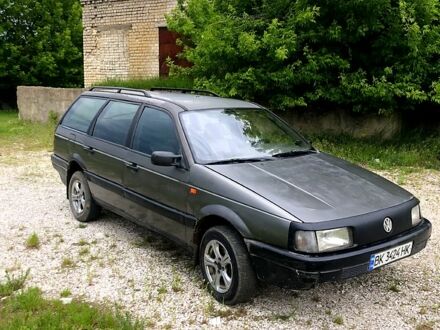 Фольксваген Пассат 1989 в Ровно на Automoto.ua Серый Фольксваген Пассат, объемом двигателя 1.8 л и пробегом 290 тыс. км за 1150 $, фото 1 на Automoto.ua